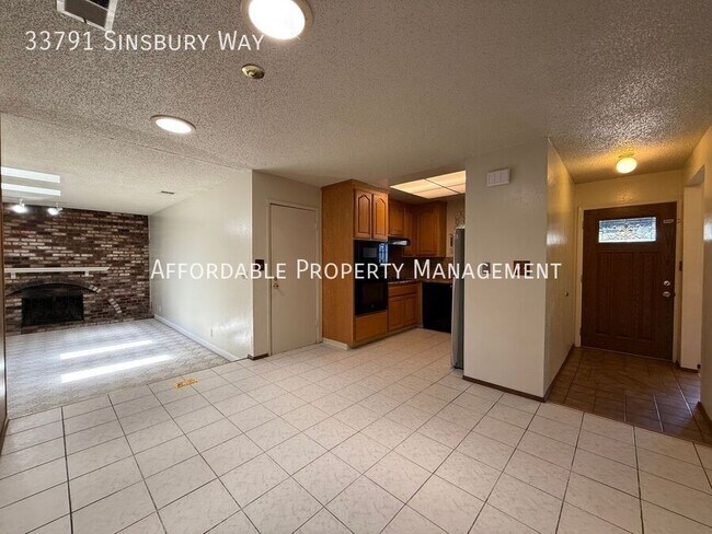 Building Photo - 33791 Sinsbury Way
