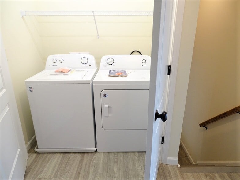 Building Photo - 349 Cedar Holw