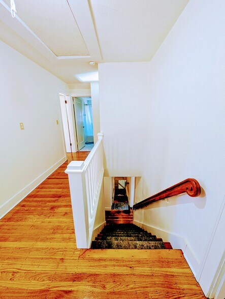 Stairway - 2543 NE 31st Ave