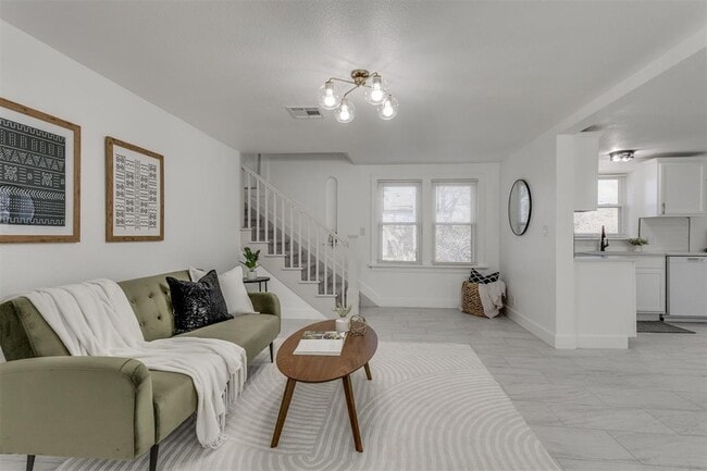 Primary Photo - 2421 NW 18th St