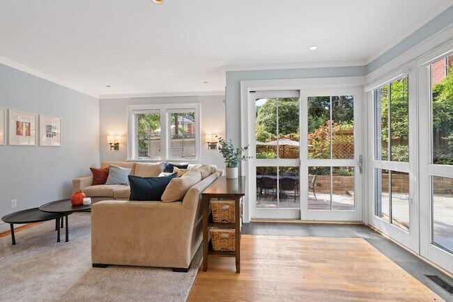 Building Photo - 5191 Linnean Terrace NW