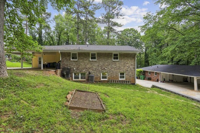 Building Photo - 2891 White Oak Dr