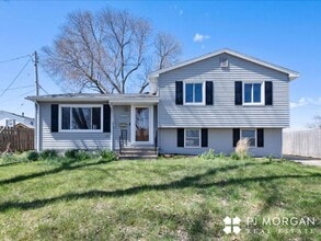Building Photo - 3 bedroom, 2 Bathroom Home - Available Now