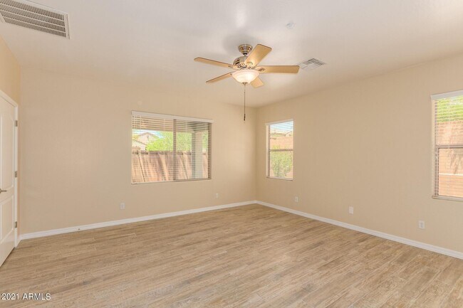 Building Photo - 9058 W Big Oak St