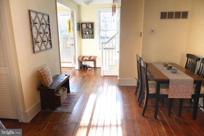 Building Photo - 120 Delaware St