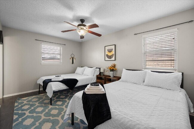 Building Photo - Fully Furnished Long-Term Rental!!