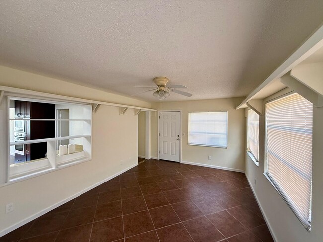 Building Photo - 1002 Jeffords St