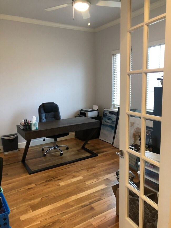 Building Photo - Amazing- Transitional Style Home with Custom Finishes w/ Community Pool- Gated- Edmond Schools