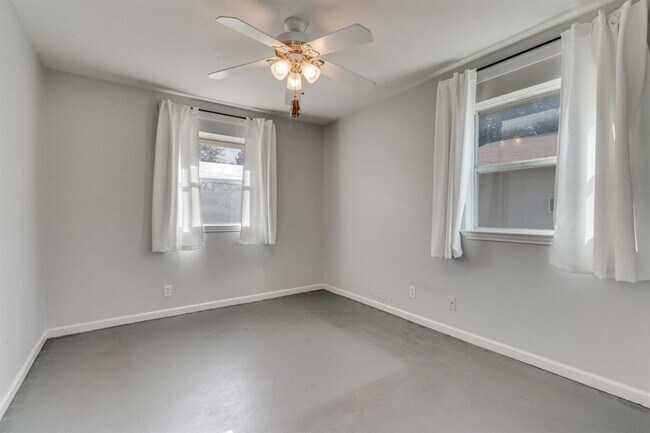 Building Photo - 8406 Stillwood Ln