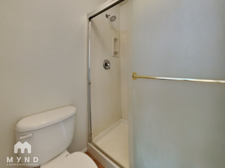 Building Photo - 542 N 169th Ave
