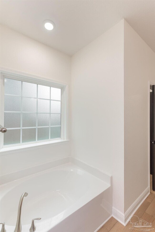 Building Photo - 1005 N A St