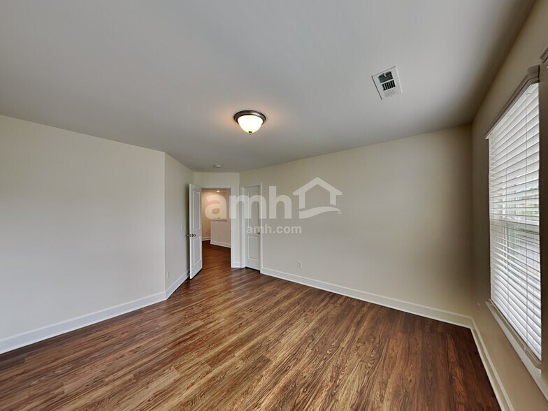 Building Photo - 5071 Trailwater Dr