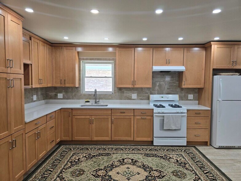 Building Photo - 5151 N Meade Ave