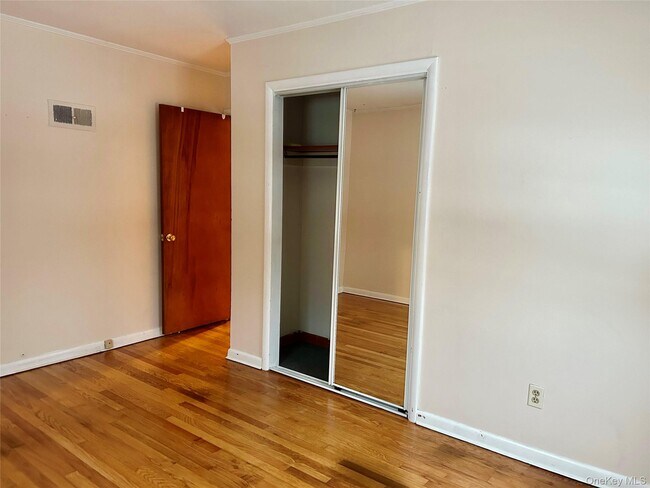 Building Photo - 102 Overocker Rd