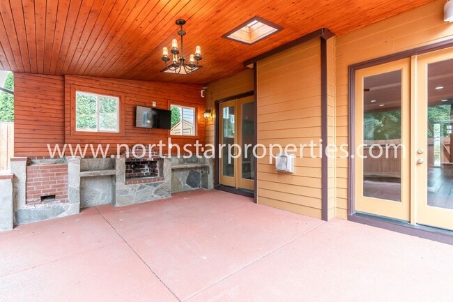 Building Photo - 20462 SW Arnold Pl