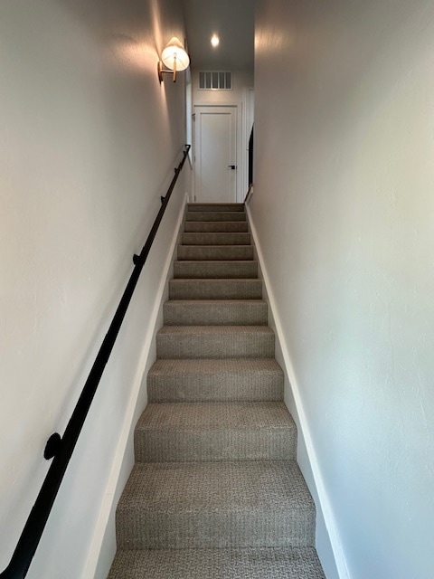 Building Photo - 916 Pedalers Ln