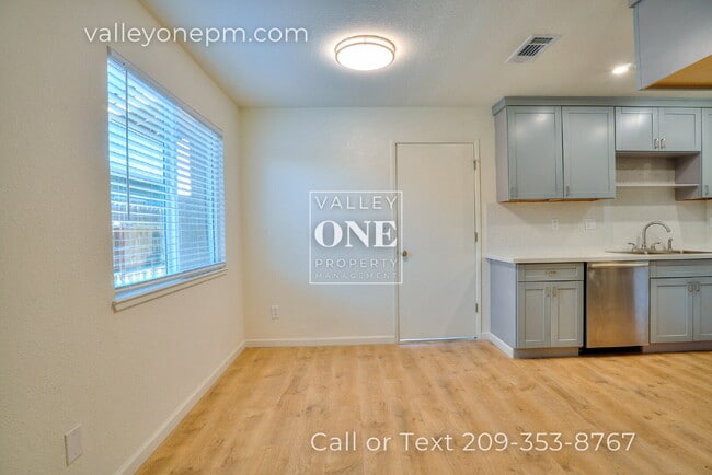 Building Photo - Totally Remodeled Home in Turlock: It's No...