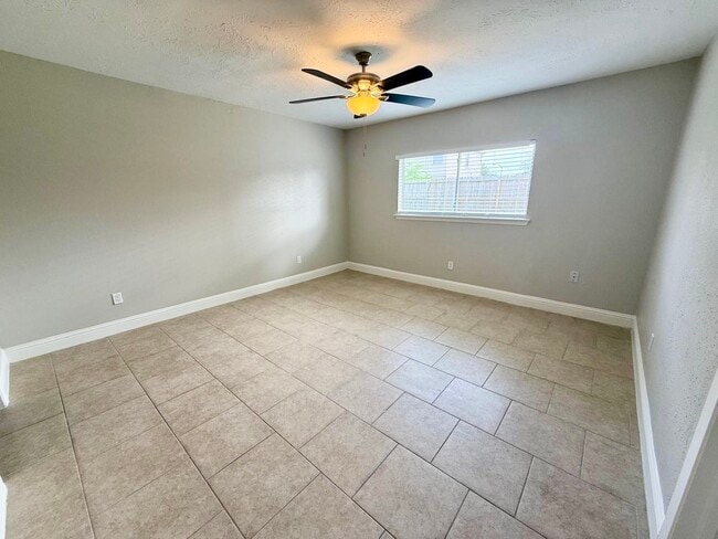 Building Photo - 16730 Frigate Dr