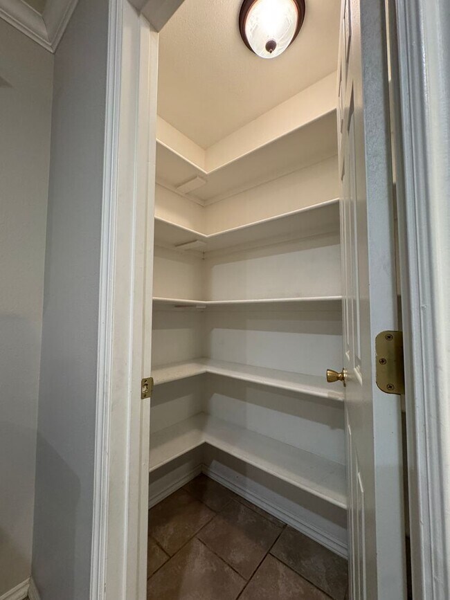 Building Photo - ***1582 Willowbrook Dr***