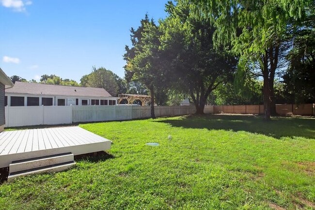 Building Photo - 43215 Riverside Dr