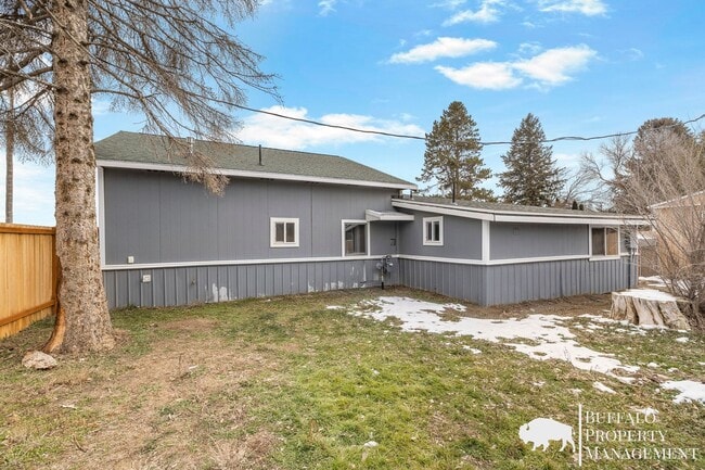 Building Photo - Charming Parker Home for Rent – Rustic Character Meets Modern Comfort!