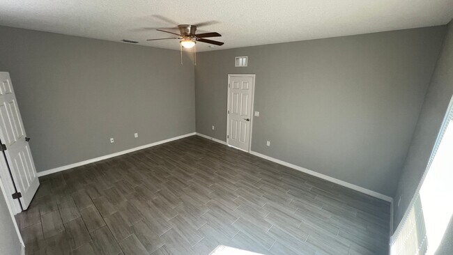 Building Photo - ADORABLE 3 Bedroom / 2 Bathroom Home in Pa...