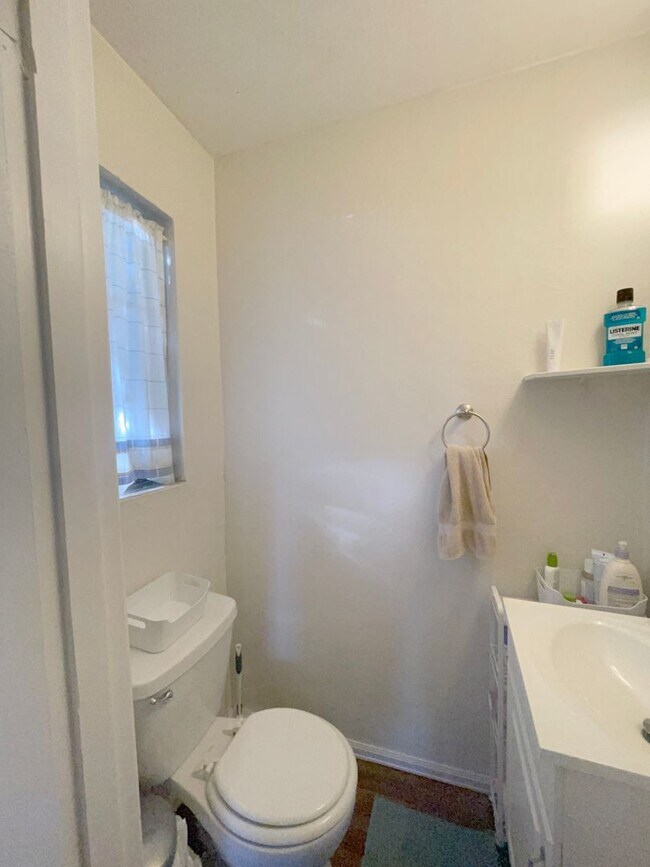 Building Photo - IMPROVED PRICE!!!!!!  Gorgeous 3 bedroom r...