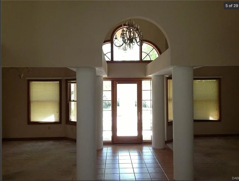 Building Photo - 2770 Torrey Pines