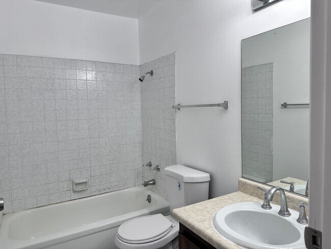 Building Photo - Upstairs unit, 2 bedrooms, 2 bathrooms, ne...
