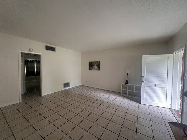 Building Photo - 1315 SE Silver Springs Pl