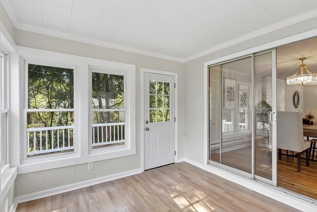 Building Photo - 1022 Pleasant St