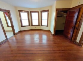 Building Photo - 406 Shelton Ave