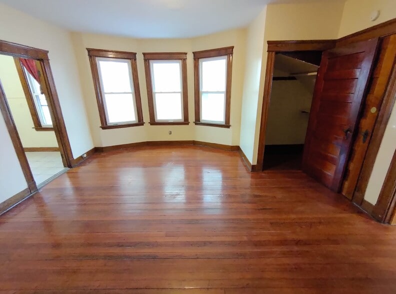 Primary Photo - 406 Shelton Ave