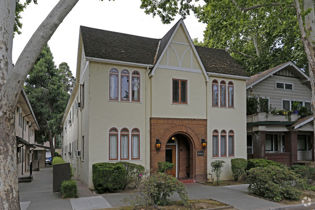 Primary Photo - The Brentwood Apartments