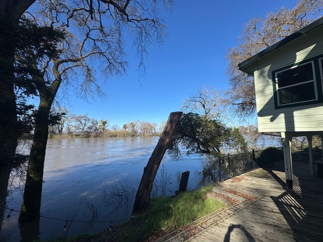 Building Photo - Large one bedroom | On the Feather River