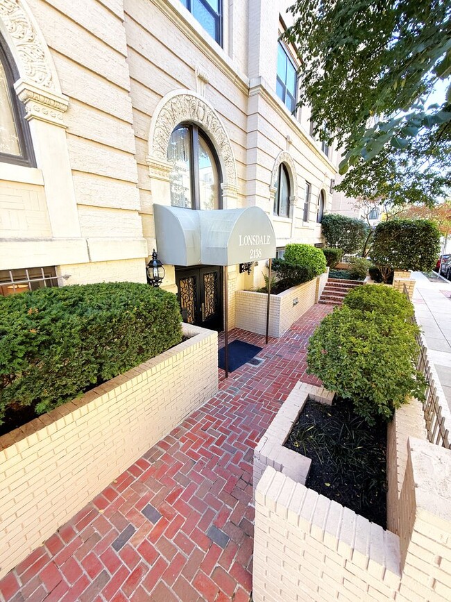 Building Photo - 2 Level, 2 Bedroom Hidden Gem in Dupont!