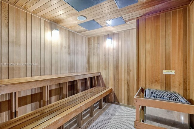 Building Photo - 325 S Biscayne Blvd