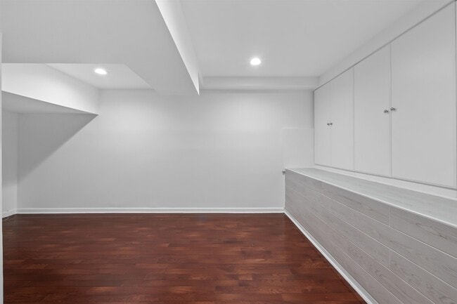 Building Photo - 18 Skyview Terrace