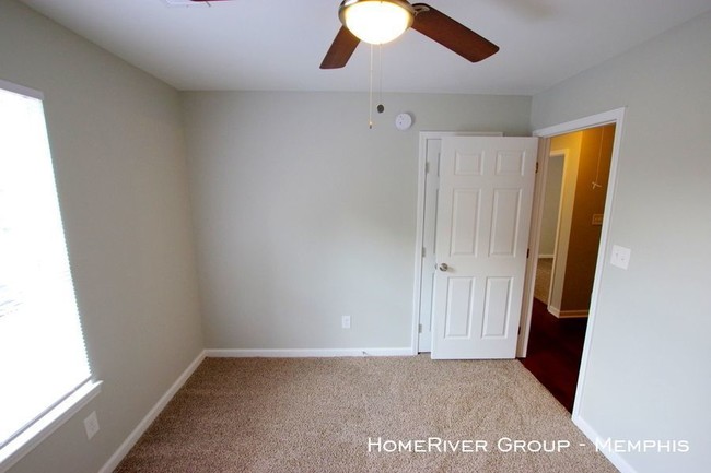 Building Photo - 6923 Parkbrook Ln