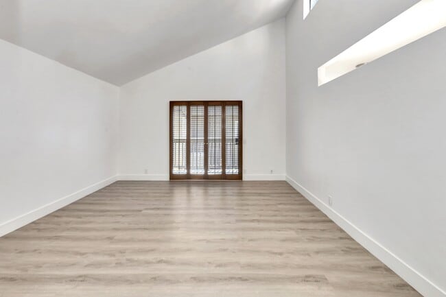 Building Photo - 24946 Ravenswood