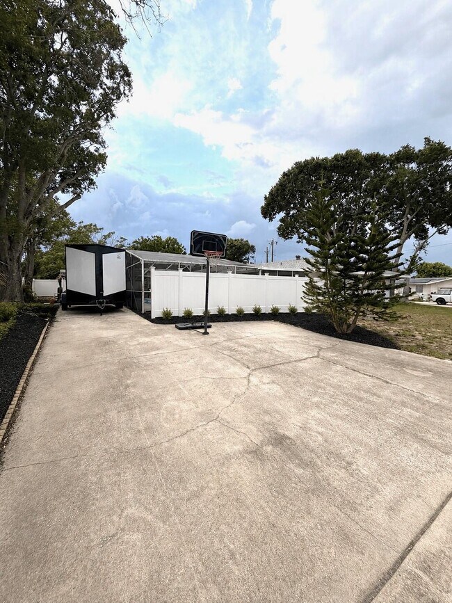Building Photo - 948 Canal Cir