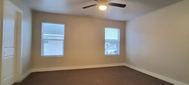 Building Photo - 3 Bedroom 3 Bathroom 2 Car Garage Townhome For rent.