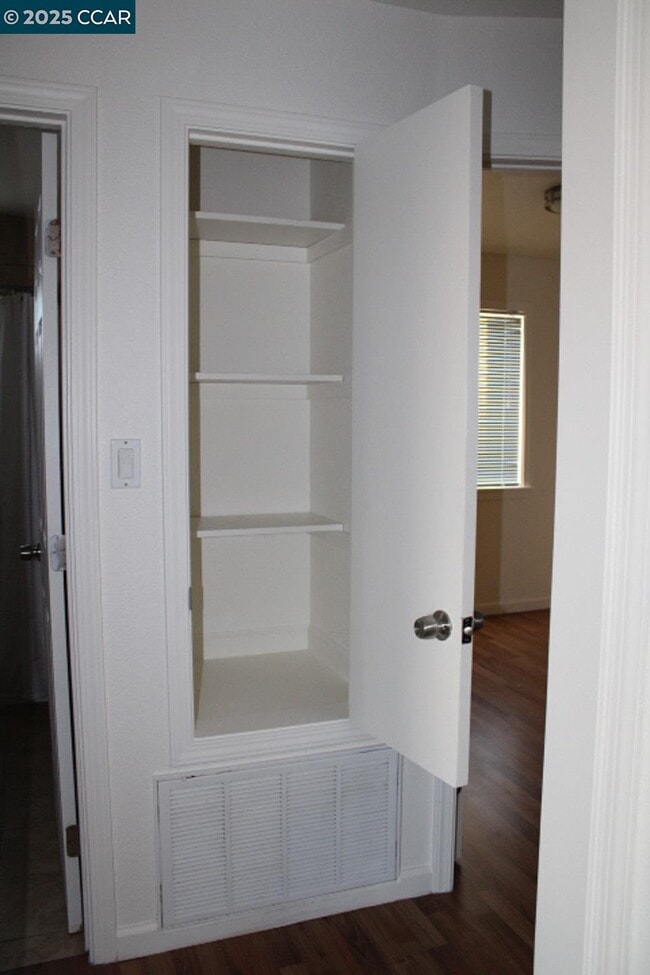 Building Photo - 827 S 33rd St