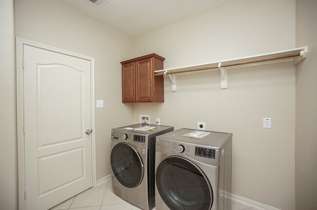 Building Photo - 24638 Wild Oak Lake Dr