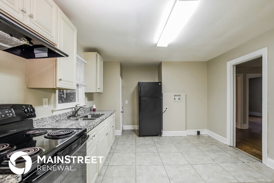 Building Photo - 1525 Effingham Rd