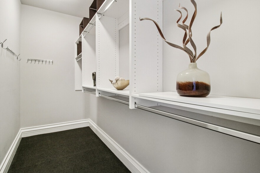 Building Photo - 356 Santana Row