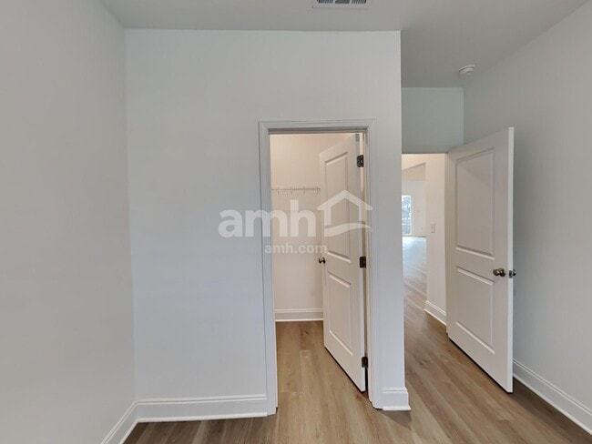 Building Photo - 218 Malayna Dr S