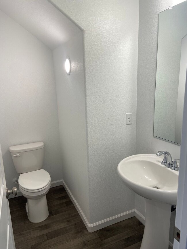 Building Photo - Cozy 3bdrm, 3 bath home in Rancho Cordova