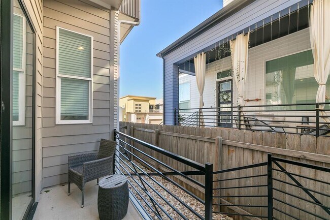 Building Photo - 6101 Florencia Ln