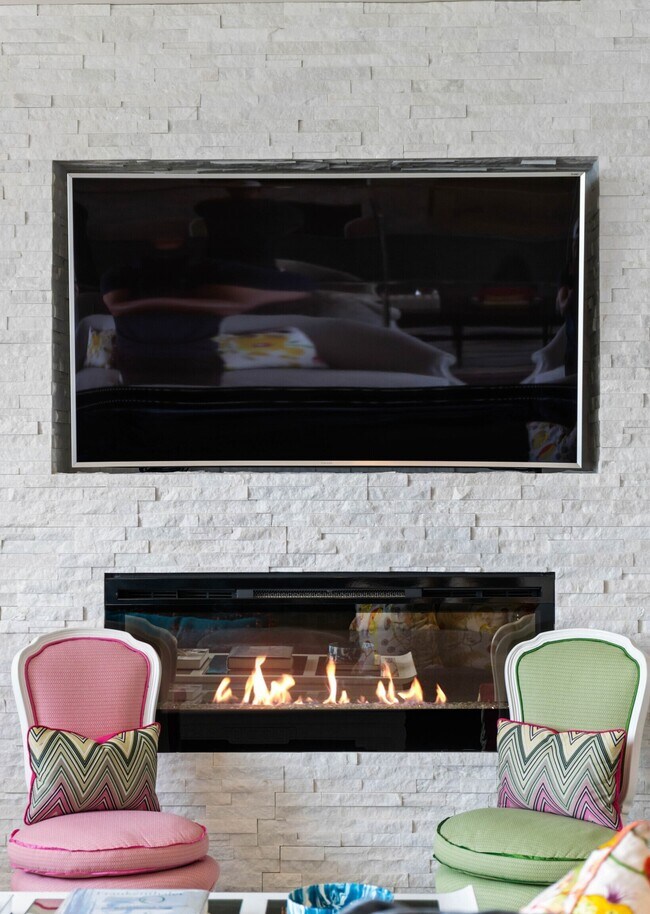 Building Photo - 2575 Peachtree Rd NE